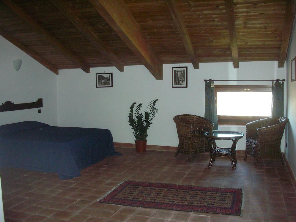 Guest House Pedamentina Nápoly Szoba fotó