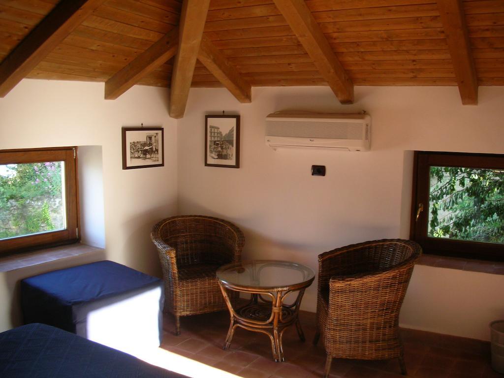 Guest House Pedamentina Nápoly Szoba fotó